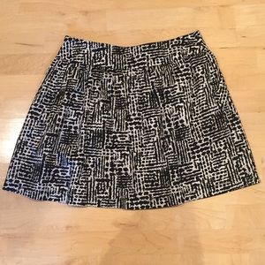 Forever 21 skirt black and cream pleated skirt